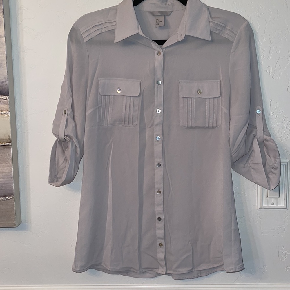 H&M Women’s NWOT button front blouse Size 8